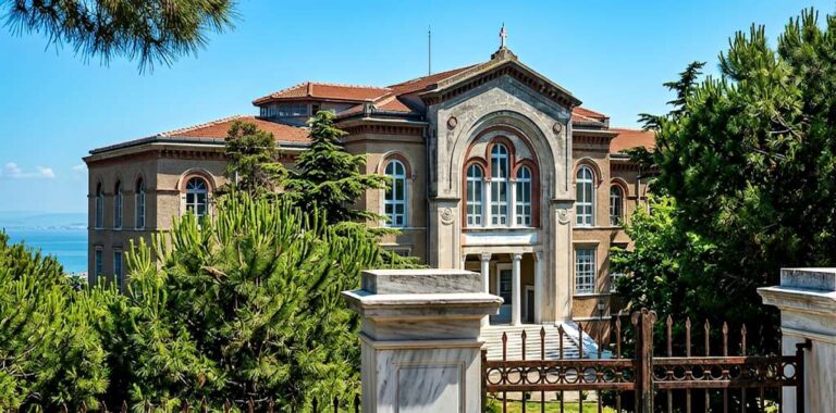 Heybeliada Ruhban Okulu: Açılma Meselesi Değil, Statü Meselesidir